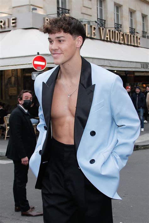 noah beck sexy|Noah Beck Goes Shirtless During Paris Fashion Week: Photos